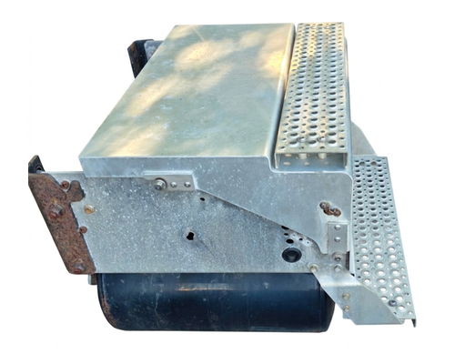 INTERNATIONAL LT625 Battery Box