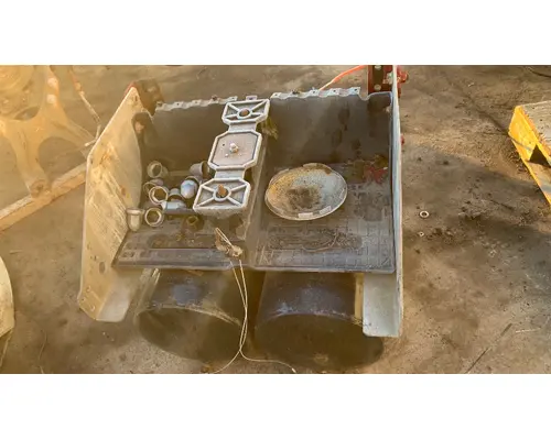 INTERNATIONAL LT625 Battery Box