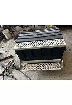 INTERNATIONAL LT625 Battery Box
