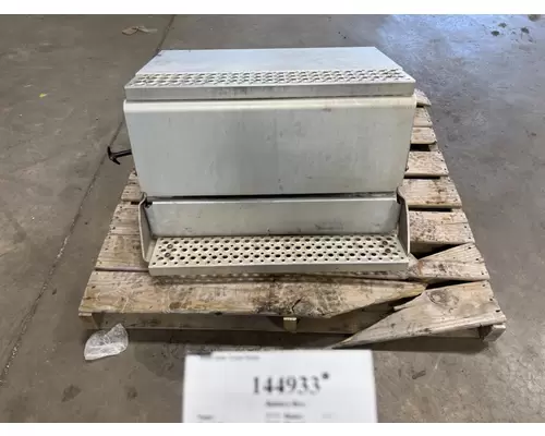 INTERNATIONAL LT625 Battery Box