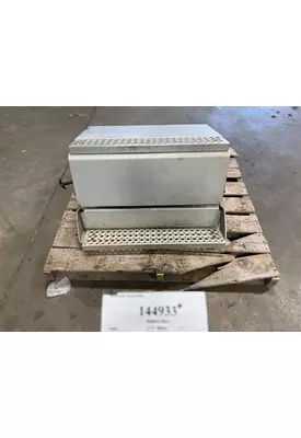 INTERNATIONAL LT625 Battery Box