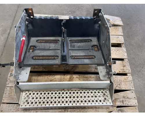 INTERNATIONAL LT625 Battery Box