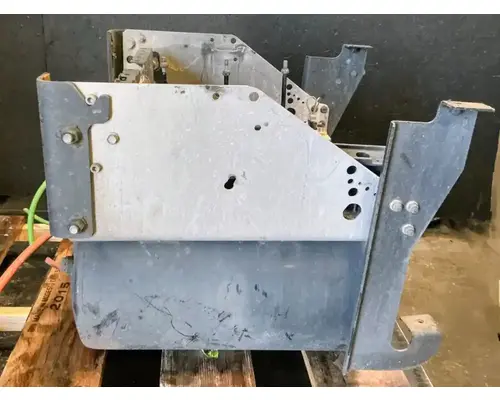 INTERNATIONAL LT625 Battery Boxes