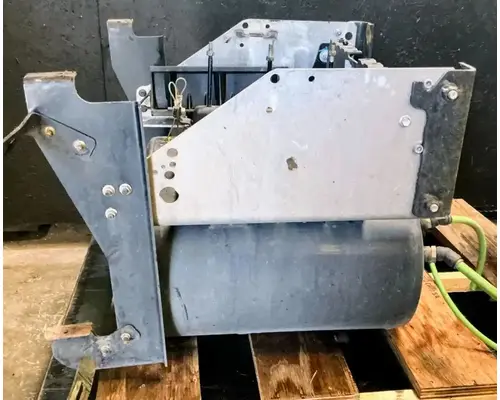 INTERNATIONAL LT625 Battery Boxes