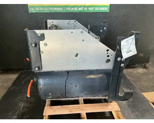 INTERNATIONAL LT625 Battery Boxes