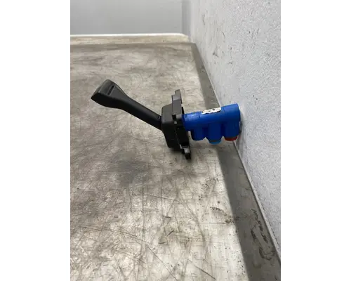 INTERNATIONAL LT625 Brake Proportioning Valve