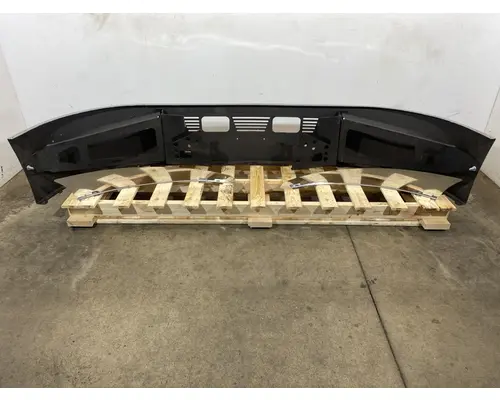 INTERNATIONAL LT625 Bumper Assembly, Front