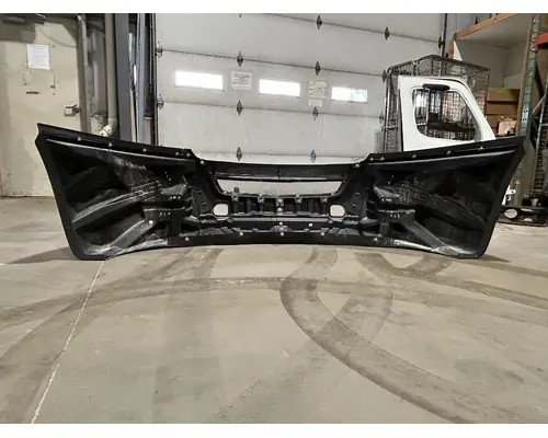 INTERNATIONAL LT625 Bumper Assembly, Front