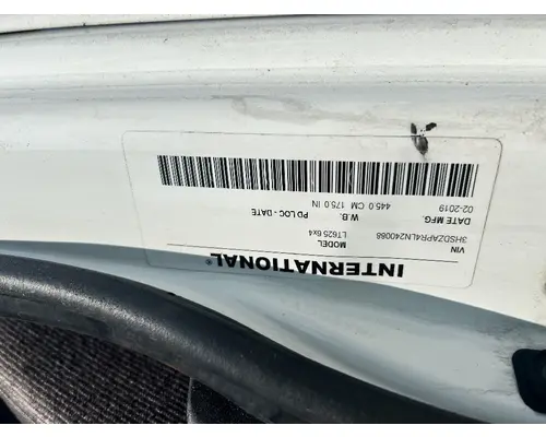 INTERNATIONAL LT625 Bumper End Cap
