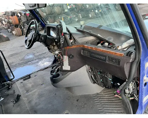 INTERNATIONAL LT625 Cab Assembly