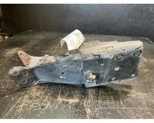 INTERNATIONAL LT625 Cab Mount Bracket