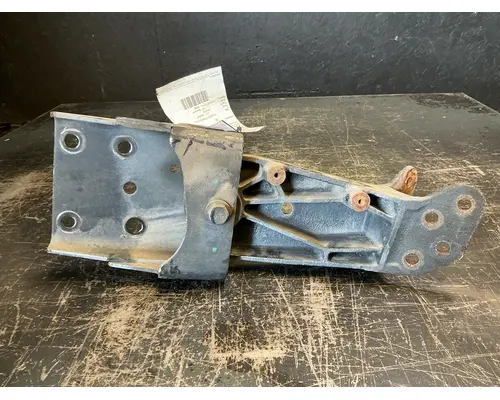 INTERNATIONAL LT625 Cab Mount Bracket