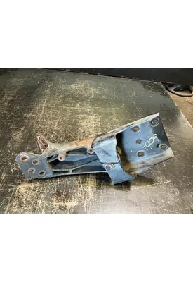 INTERNATIONAL LT625 Cab Mount Bracket