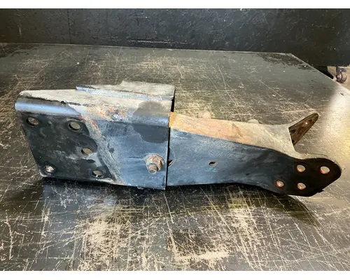 INTERNATIONAL LT625 Cab Mount Bracket