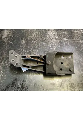 INTERNATIONAL LT625 Cab Mount Bracket