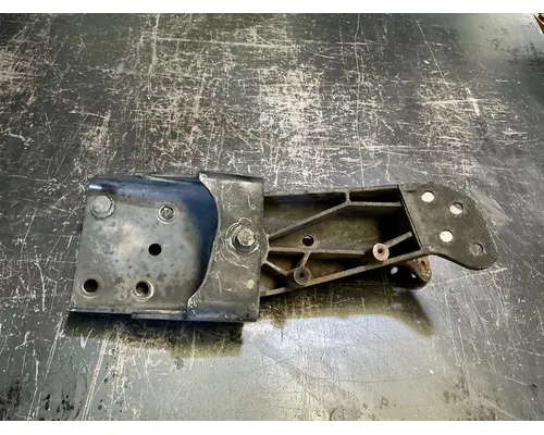INTERNATIONAL LT625 Cab Mount Bracket
