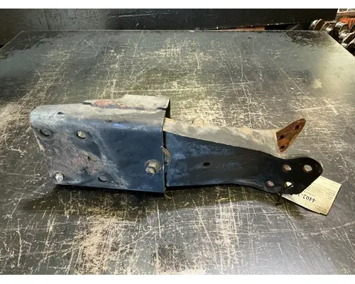 INTERNATIONAL LT625 Cab Mount Bracket