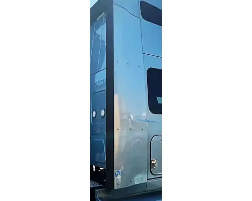 INTERNATIONAL LT625 CabSleeper Fairing