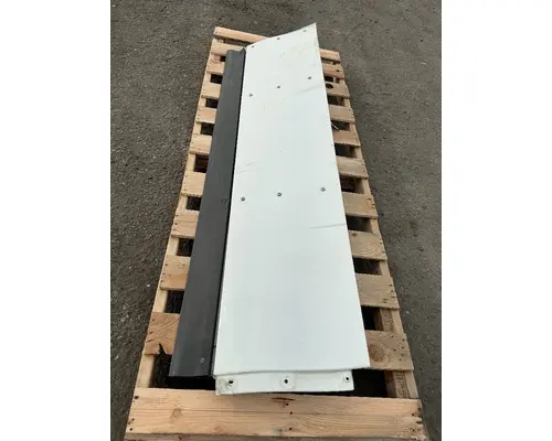 INTERNATIONAL LT625 CabSleeper Fairing