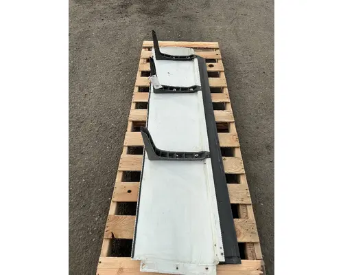 INTERNATIONAL LT625 CabSleeper Fairing