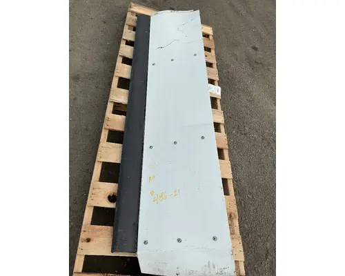 INTERNATIONAL LT625 CabSleeper Fairing