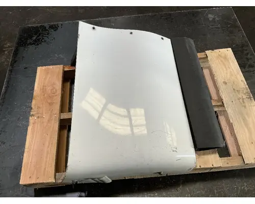 INTERNATIONAL LT625 CabSleeper Fairing