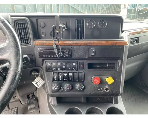 INTERNATIONAL LT625 Cab