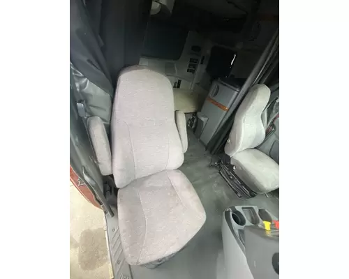 INTERNATIONAL LT625 Cab