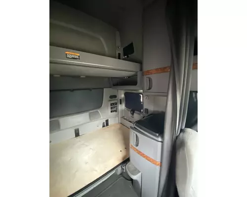 INTERNATIONAL LT625 Cab