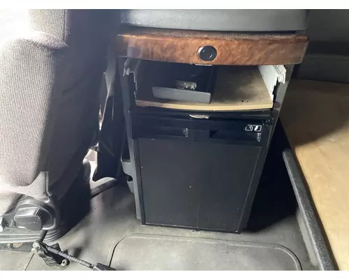 INTERNATIONAL LT625 Cab