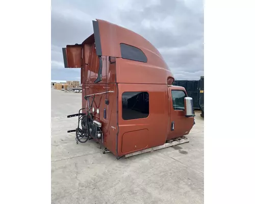INTERNATIONAL LT625 Cab