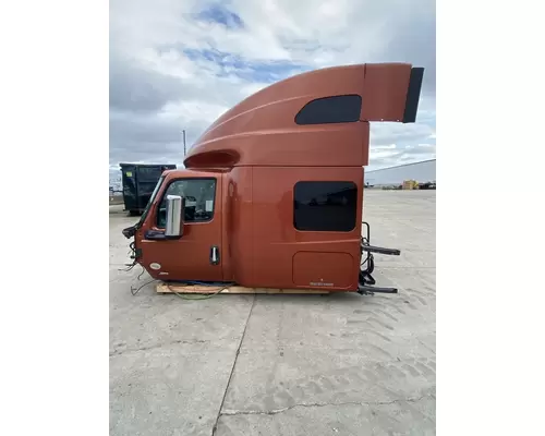 INTERNATIONAL LT625 Cab