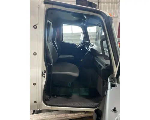 INTERNATIONAL LT625 Cab