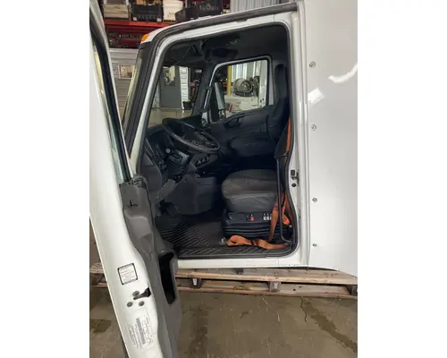 INTERNATIONAL LT625 Cab