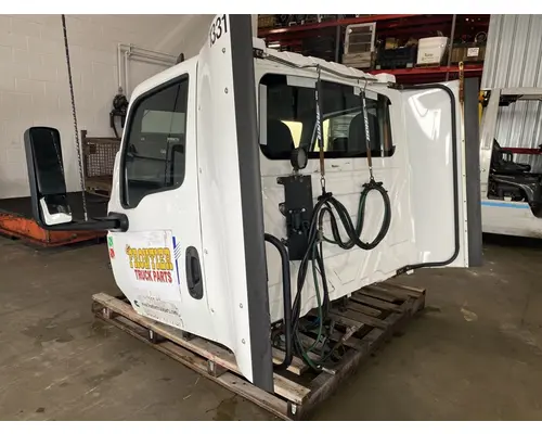 INTERNATIONAL LT625 Cab