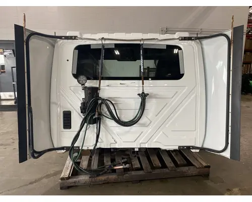 INTERNATIONAL LT625 Cab