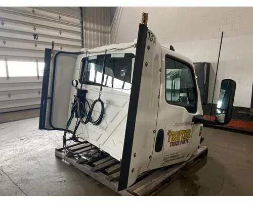 INTERNATIONAL LT625 Cab