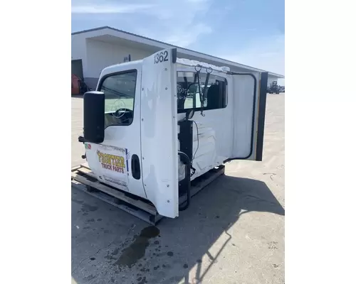 INTERNATIONAL LT625 Cab