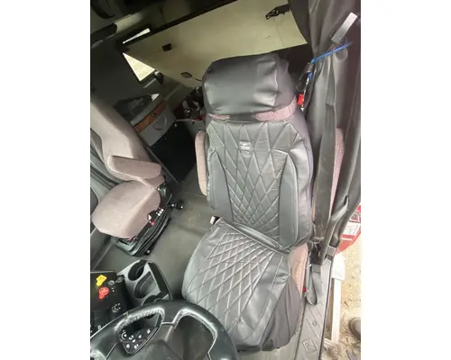 INTERNATIONAL LT625 Cab