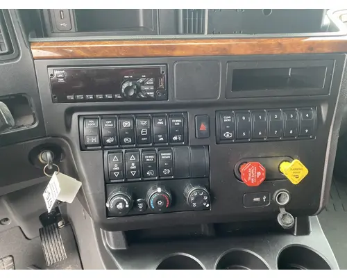 INTERNATIONAL LT625 Cab