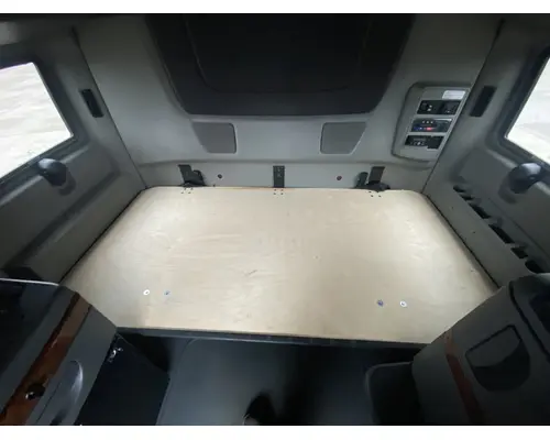 INTERNATIONAL LT625 Cab