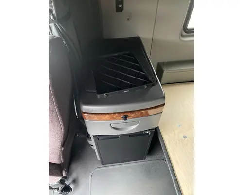 INTERNATIONAL LT625 Cab