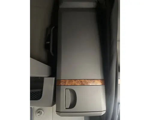 INTERNATIONAL LT625 Cab