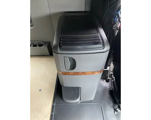 INTERNATIONAL LT625 Cab