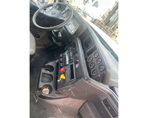 INTERNATIONAL LT625 Cab