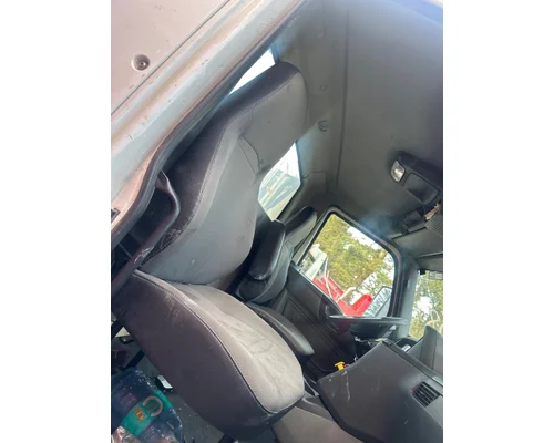 INTERNATIONAL LT625 Cab
