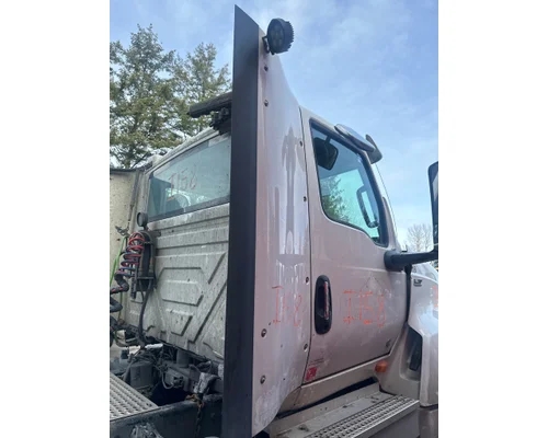 INTERNATIONAL LT625 Cab