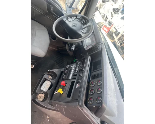 INTERNATIONAL LT625 Cab