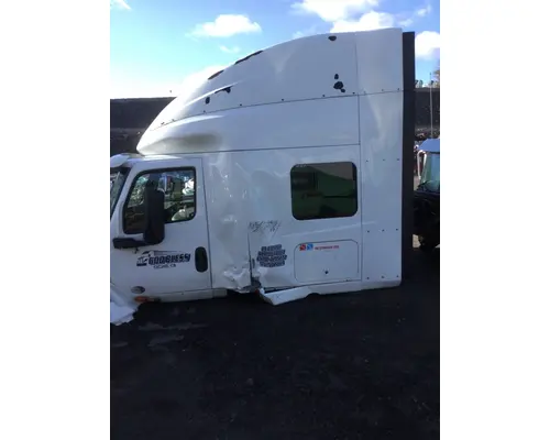 INTERNATIONAL LT625 Cab