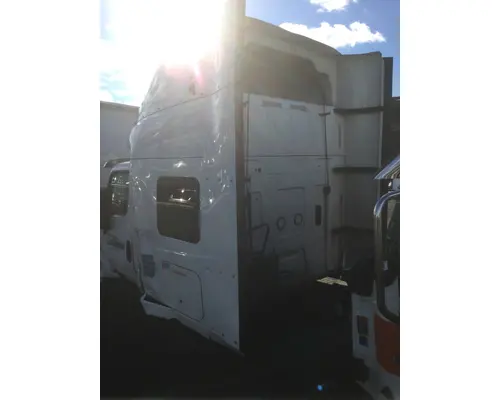 INTERNATIONAL LT625 Cab